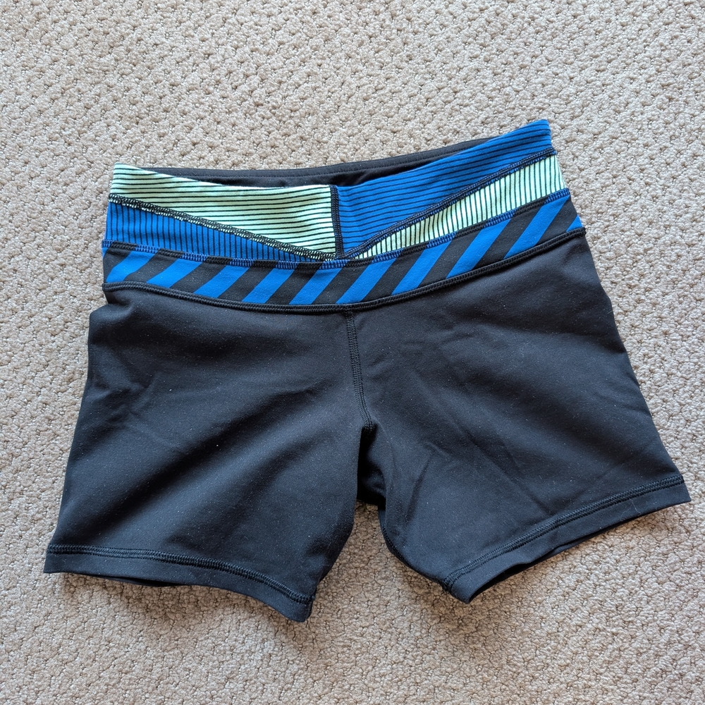 Lululemon Black and Blue Women's Shorts Size 4